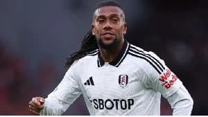 "Ghanaian Strength": Alex Iwobi Reflects on Finger Injury Sustained Against Manchester United’s Kobbie Mainoo