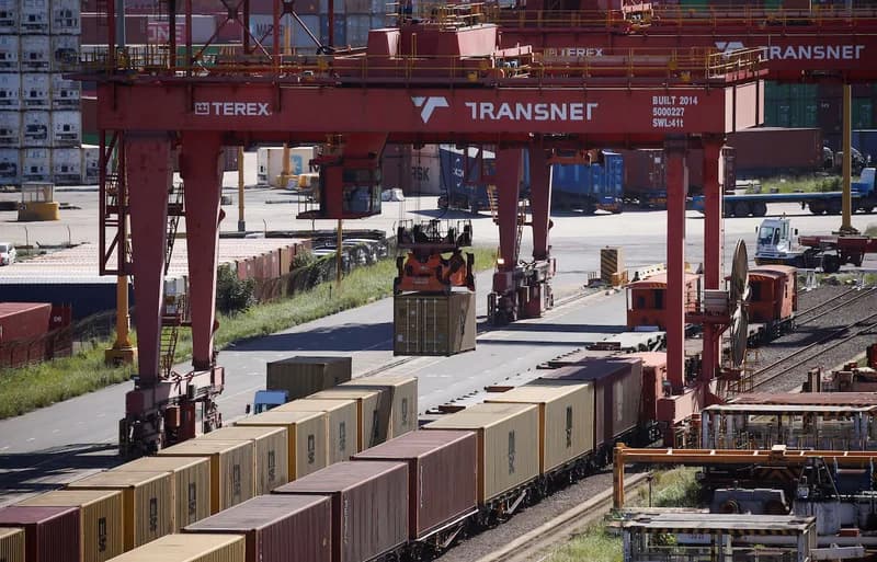 Trump Signs Short-Term AGOA Extension Amid Trade Uncertainty and Diplomatic Tensions with South Africa
