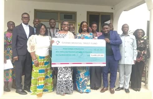 Obuobia Darko- Opoku (4th from right), Administrator of GMTF, and Yvonne Yirenkyiwaa Esseku (4th from left), Rector of the Ghana College of Pharmacists, after signing the MoU. Picture: ESTHER ADJORKOR ADJEI