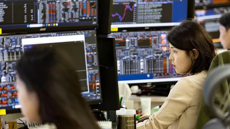 OpenAI and Anthropic Signal IPO Ambitions Amid Global Market Volatility and Regulatory Shifts
