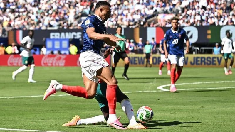 Kylian Mbappe and Sadio Mane challenge for the ball inside the penalty area during France's game with Senegal at the World Cup