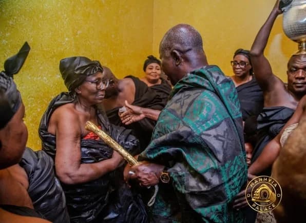 Asantehene walks 100metres to welcome new Asantehemaa Nana Ama Bonsu