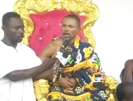 • Nene Kseku-- Otiti Animle VII, Osudoku Paramount Chief, addressing the gathering