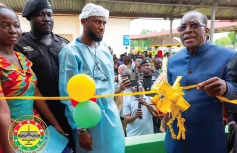 Alban Sumana Kingsford Bagbin (right), Speaker of Parliament, cutting the ribbon to commission the newly expanded dialysis facility