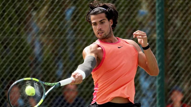 Carlos Alcaraz hits a forehand in a practice session in Murcia
