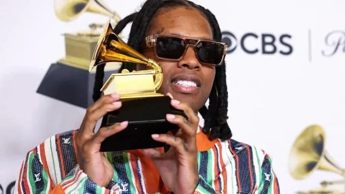 Lil Durk holding the Grammy Award he won for best melodic rap performance in 2024
