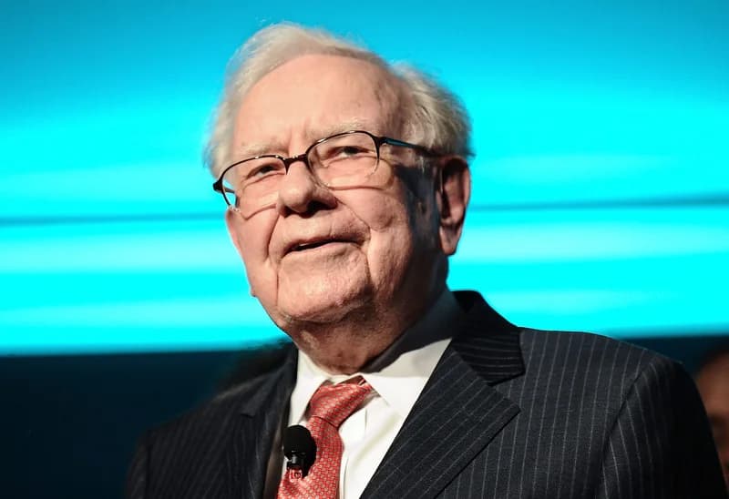 Warren Buffett Relinquishes Berkshire Chairmanship as Aliko Dangote Targets 10 Million Shareholders for Refinery IPO