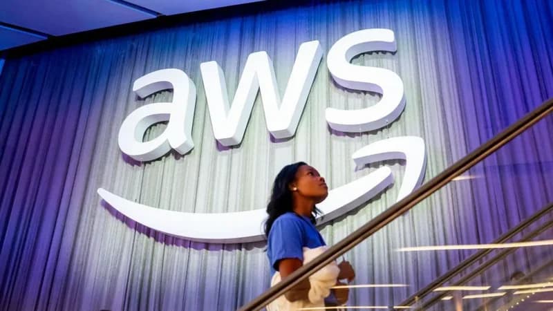 Apple Store Staff Strike in Italy as Amazon Raises US Operational Wages to $20 Hourly