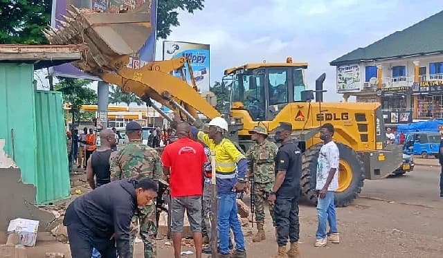 Kumasi Metropolitan Assembly demolishes structures for Suame Interchange