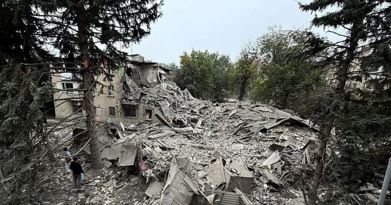 Russian glide bomb strike kills 15 in Zaporizhzhia residential buildings