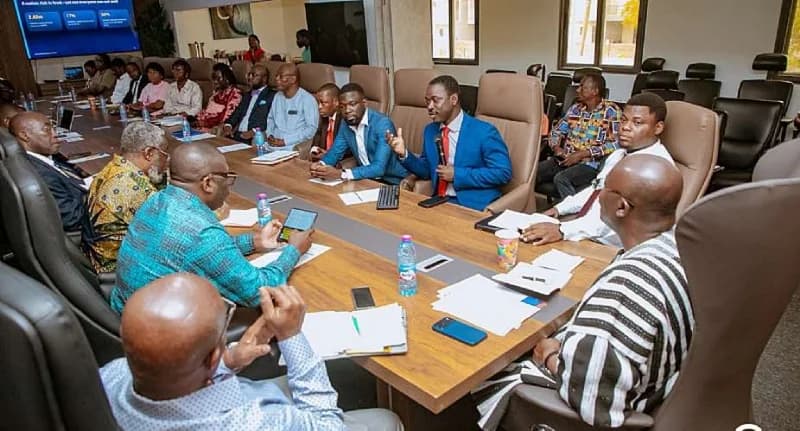 Mahamudu Bawumia discusses recruitment with three health associations