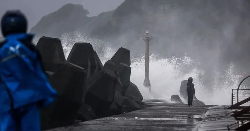 Typhoon Champi grounds hundreds of flights across East Asia