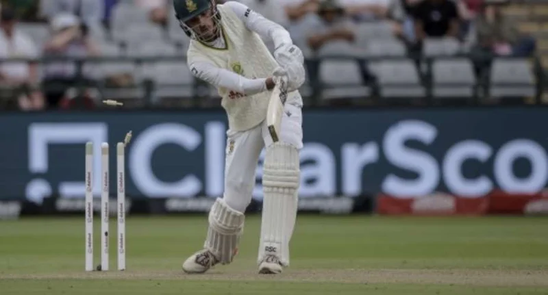 Mitchell Starc takes six wickets for 72 runs in Newlands Test decider