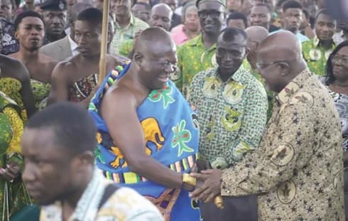 Asantehene, Otumfuo Osei Tutu II, exchanging pleasantries with Hackman Owusu-Agyemang, a former Minister of State and KNUST alumnus, at the event. Pictures: EMMANUEL BAAH