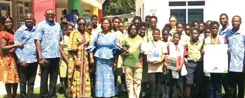 The contestants with the officials of the school