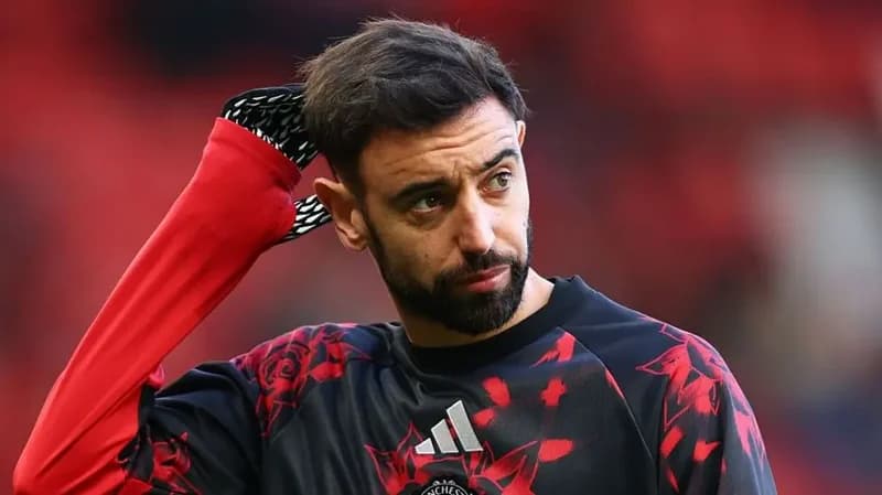 Michael Carrick confirms Bruno Fernandes remains Manchester United captain